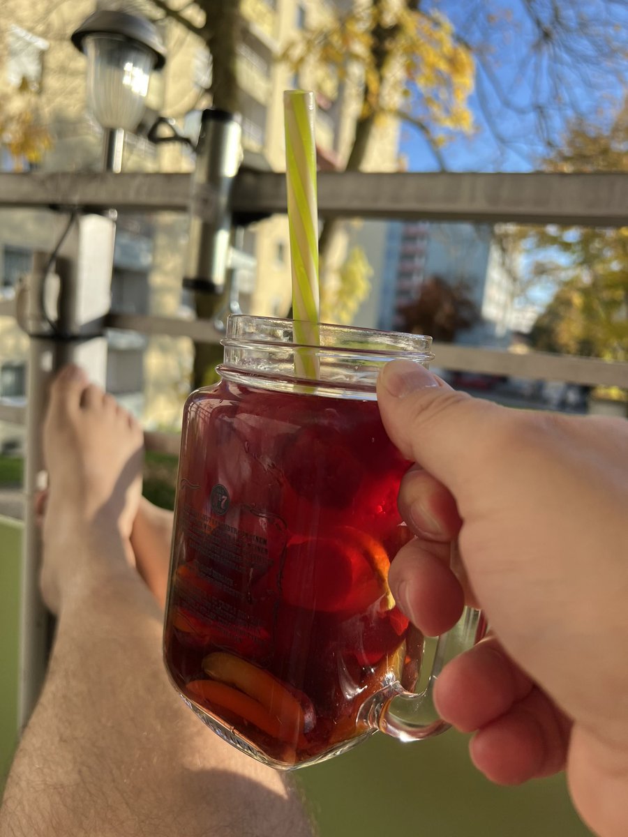 Immer noch 25 Grad - jetzt nen Halloween Sangria 🤤🤤🤤