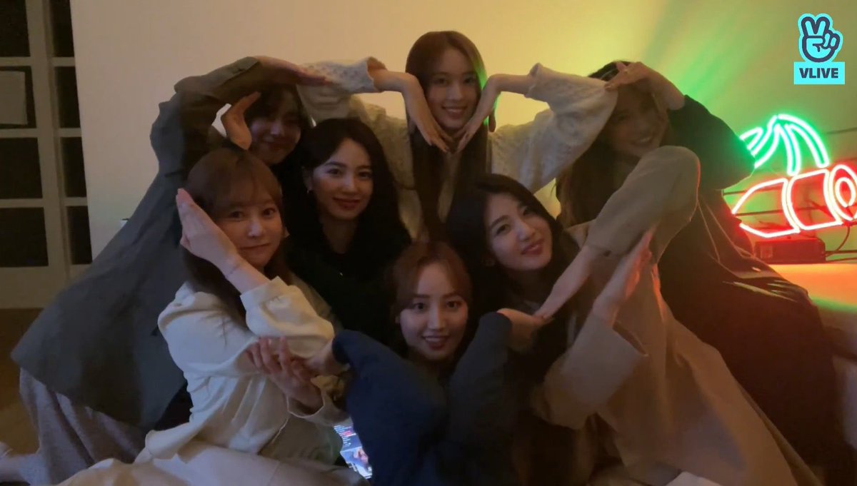 k_bora99's tweet photo. 가족❤️❤️❤️ https://t.co/VXRj88Bwo7