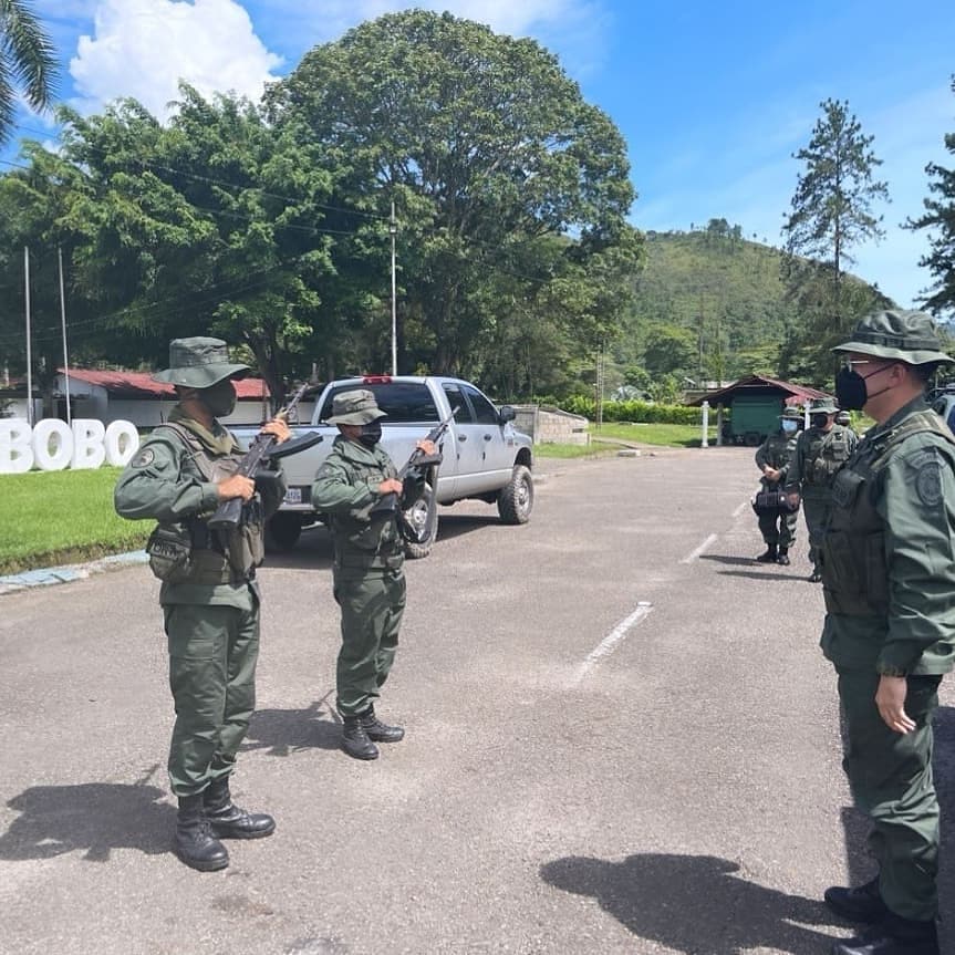 212carabobo1's tweet photo. El día de ayer #30deOct nuestra 21 Brigada de Infantería Motorizada Comandada por G/B José Gregorio Martínez Campos y en apoyo a la Milicia Bolivariana, se llevó a cabo la ejecución del Plan Escudo Bolivariano 2021en perfecta Unión Cívico Militar por la defensa de nuestra Patria. https://t.co/Slh2J03Ys2