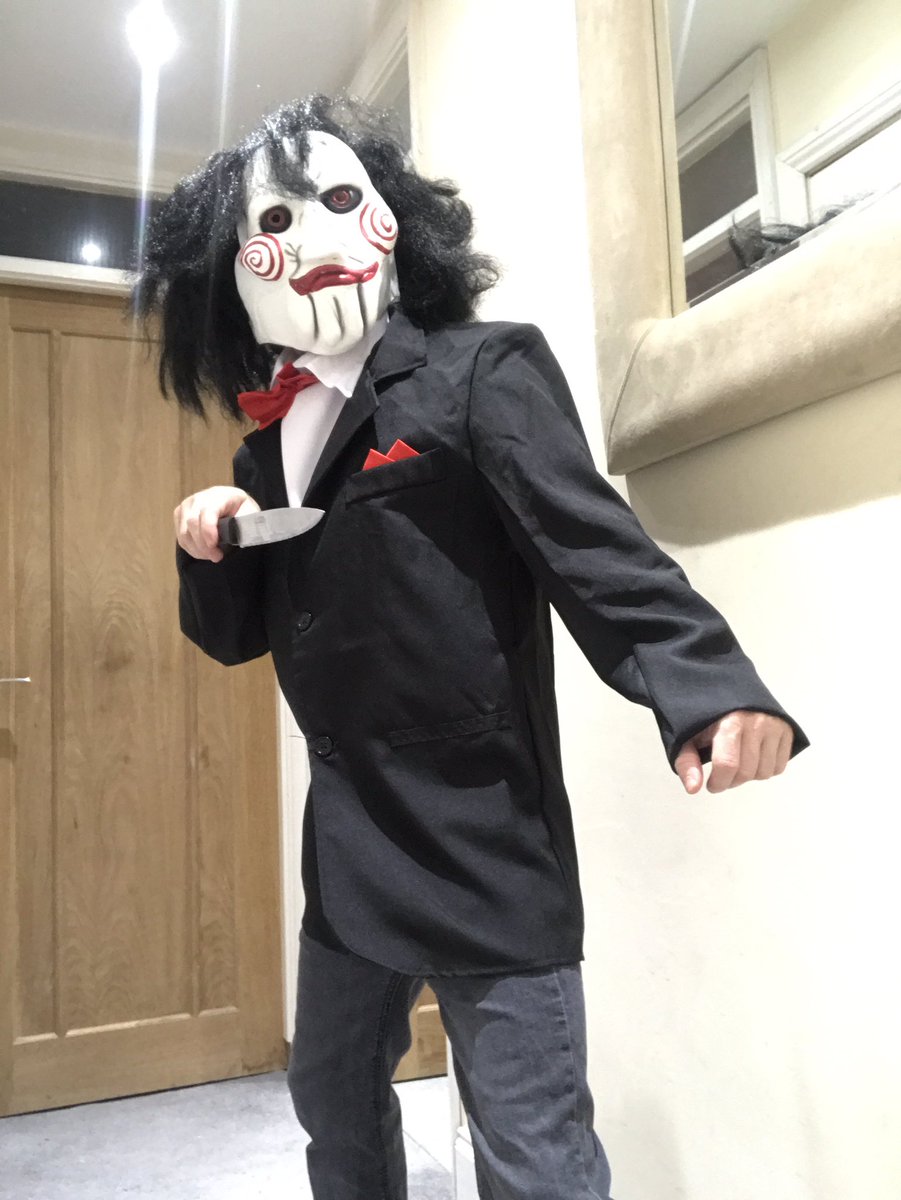 Yoshiendover1's tweet photo. Sexy &amp; just non sexy Halloween 😂 

Anyone want to play a game!? Most people are so ungrateful to be alive but not you 👉 movie quotes 😂 https://t.co/0t8ewSpvTV