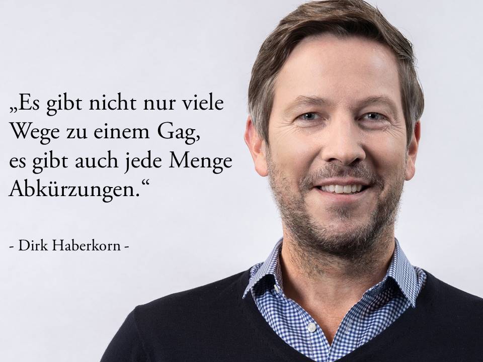 Hoerfunkschule's tweet photo. Deinen Baukasten für mehr #Witz in #Moderationen und Texten, den bekommst du in unserem #Workshop „Gags und Punchlines selbst kreieren: mehr Handwerk als Begabung“ am 13. November. Dein Referent ist Dirk Haberkorn @Haber2010 👇
https://t.co/Kw7y7SYk20
©️Foto: Hannes Windrath https://t.co/lT19YDoWPW