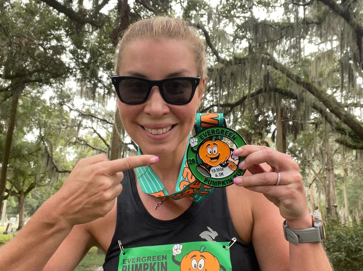 AmeliaBourdeau's tweet image. #halloween2021  Pumpkin Run this morning - 10 Miles through the cemetery . Saw @TedLasso a few times. BELIEVE!! #Runaround #runner