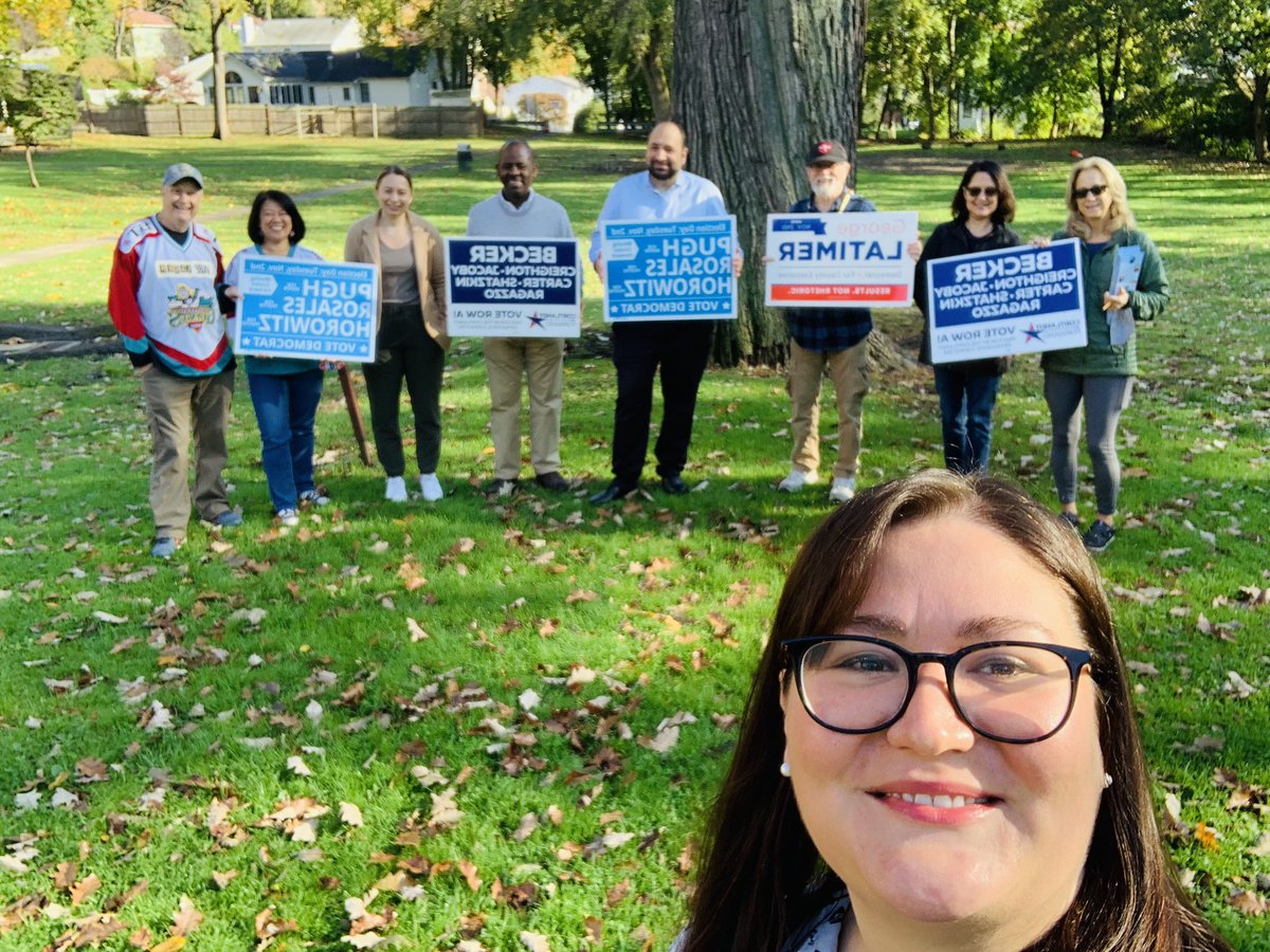 emiljanaulaj's tweet photo. An ussie ahead of our #GOTV canvass this morning in Croton! Thank you to all who are committed to the hard work of increasing voter participation each and every election! #WhenDemocratsVoteDemocratsWin https://t.co/0ybgdf3pck