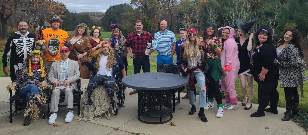 Steve_O_Mayer's tweet photo. Happy Halloween from Christmas Mountain Village. @bluegreentweets @VacationJeff @RhettBolling @TiffPszeniczka @Christmas_Mount https://t.co/tmkcMAQiLU