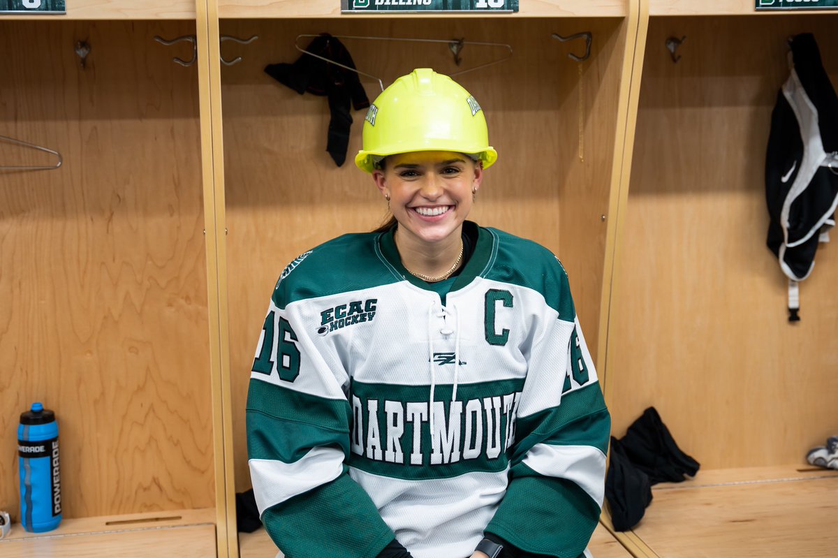 Let’s recap a fun one…🌲🏒

Coach Keady-Norton picked up her first win as head coach and Walter James loves the tastes of W’s 👶🏼

Kenzie Bachelor scored her 1st collegiate goal and Gabby Billing nets the game winner‼️🚨

#GoBigGreen 🌲