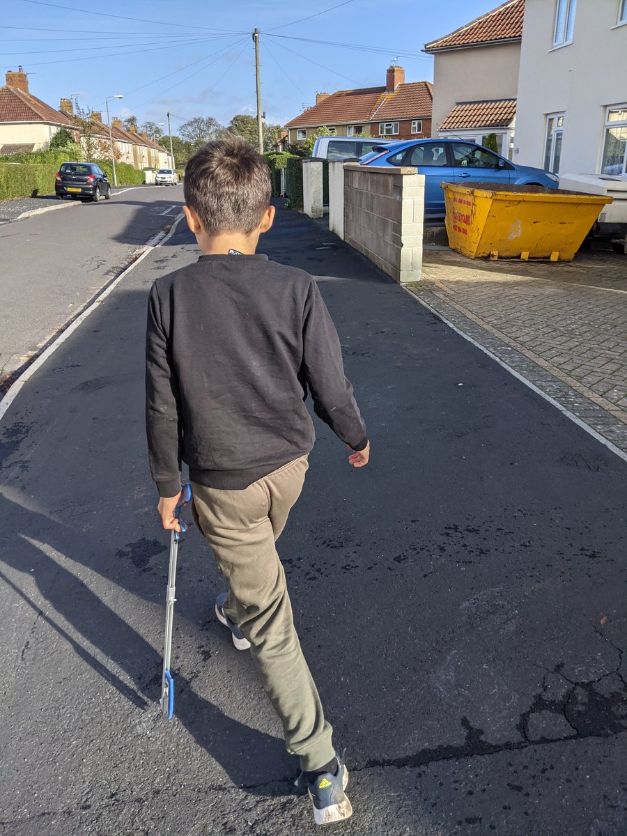 Vickstix1980's tweet photo. @KozlowskiMarta @Waterhaul1 @parsonstreet @BristolWaste Henry and Lyra will be litter picking on the way in on Tuesday too! @parsonstreet @Waterhaul1 https://t.co/UKwejR9I6A