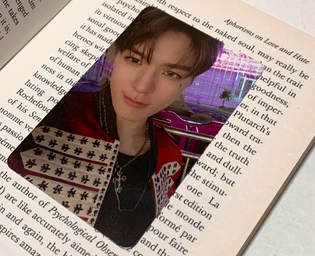 mktcart's tweet photo. ꒰💌 @jentlemails | #jentlemail ꒱ 

may pogi na umuwi 😻 thank you ellie (and cesca) for budoling me at 3AM kasi ang pogi pogi talaga ni onej dito <3 parcel arrived to me safely. overall, smooth transaction w jentlemails hehehe :D https://t.co/T5TxKc4xr2