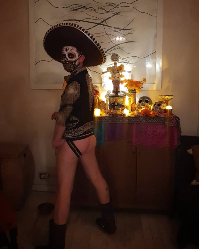 DapperDeon's tweet photo. a few shots from my last party, with @Icarelevy  @ElChicoBromas  @DAldumar (and me as skeletal Charro!)

https://t.co/3unJ1ecB07 https://t.co/uxVNfZUFDe