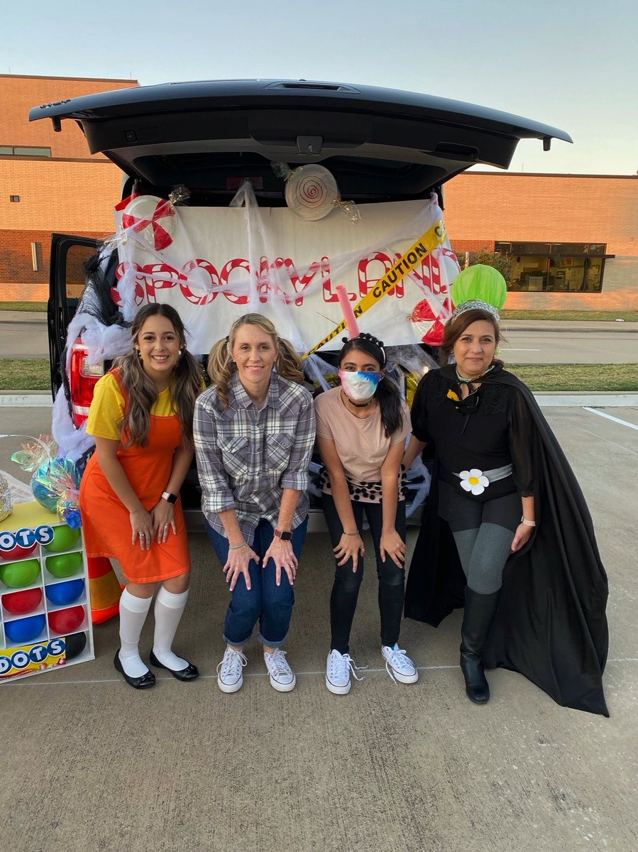 IBgators4th's tweet photo. We had an amazing turnout at our first ever Trunk or Treat Monster Mash event! The best part was meeting our past and present Gator families. π€π€ππππ»π·#Fantastic4IBteachers #GoodGatorsIB
#Worldchangers
@AgueParedes @TrevinoTweetsED @CFBISD @goodgatorsib https://t.co/FevYdt3jzF