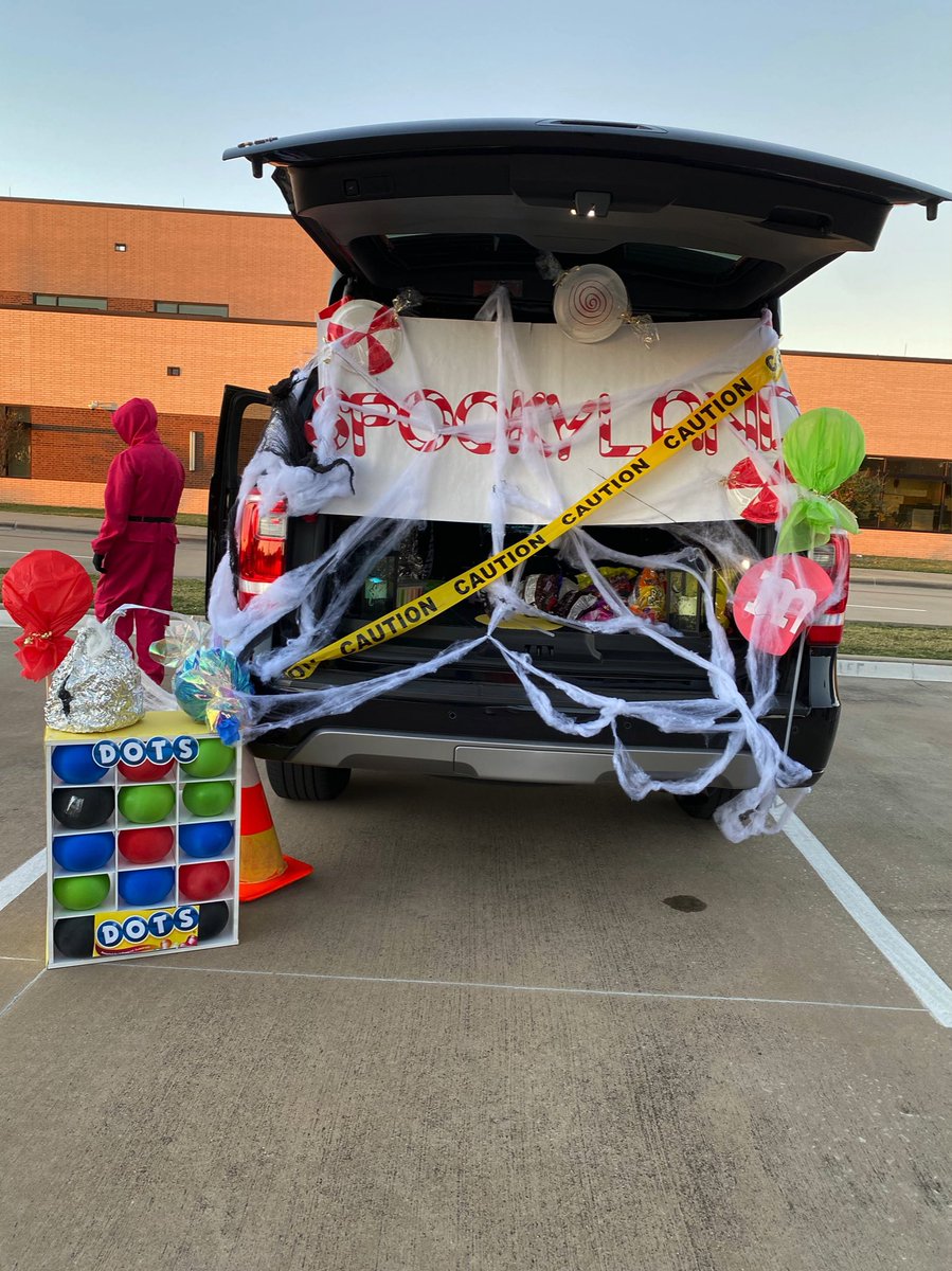 IBgators4th's tweet photo. We had an amazing turnout at our first ever Trunk or Treat Monster Mash event! The best part was meeting our past and present Gator families. π€π€ππππ»π·#Fantastic4IBteachers #GoodGatorsIB
#Worldchangers
@AgueParedes @TrevinoTweetsED @CFBISD @goodgatorsib https://t.co/FevYdt3jzF