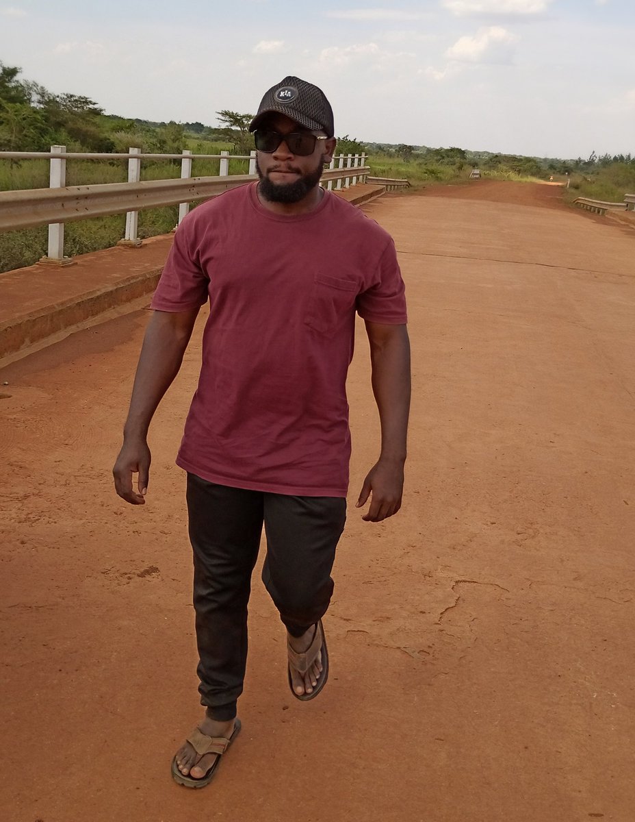 Noahmutwe1's tweet photo. Commitment unlocks the doors of imagination, allows vision, and gives us the right stuff to turn our dream into reality...
GoodEveningUganda
#FreeMrUpdate
#FreeAllPoliticalPrisonersinUganda https://t.co/nywRsi8xsT