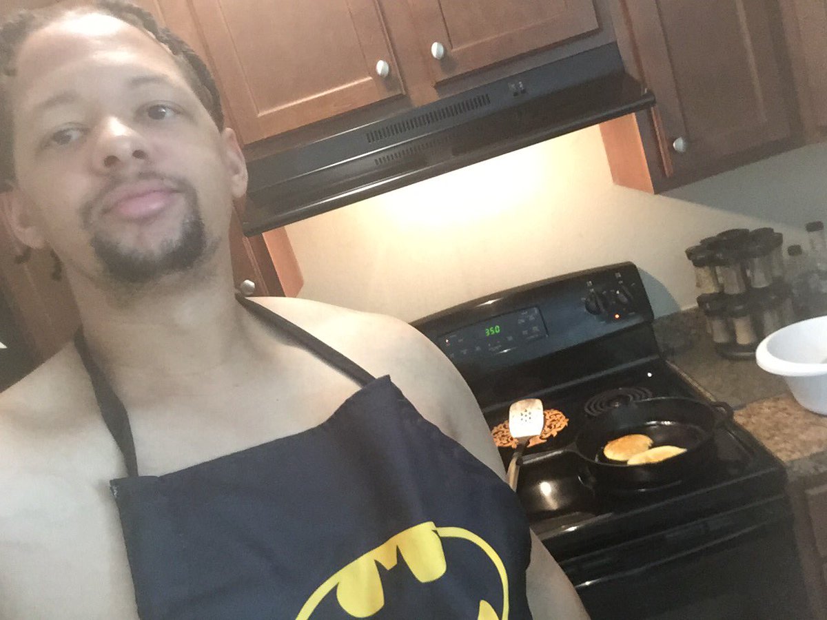 _soobydoo's tweet photo. Chef Bae making breakfast #toogoofy https://t.co/iyTLA9fq0s