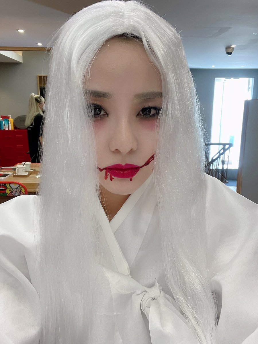 darahourly's tweet photo. k-ghost dara 👻 https://t.co/Sf93SV1IjR