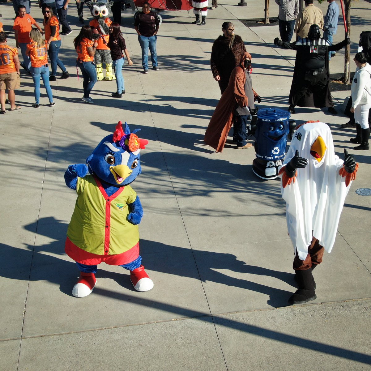 flyelp's tweet photo. Boo to your from our crew! Thank you to all our partners, tenets and community organizations that came to take part in our fang-tastic iSpy photo shoot π Who do you see?
#ispy #halloween #airportoutfit #flyelp #IAmElPaso #HalloweenCostume https://t.co/RctWwrTrOL
