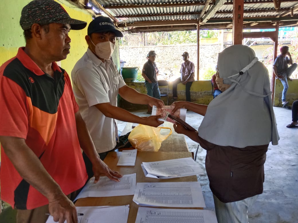 Citizen_Tomini's tweet photo. Penyaluran BLT-DD diberbagai desa di Kec. Tomini, dalam beberapa bulan terakhir utk T.A 2021

#tppsulteng #tppparimo
@bbgtriawan4 @HanafiSulteng @wahiddhoel84 @kemendespdtt https://t.co/PizePaqi4r