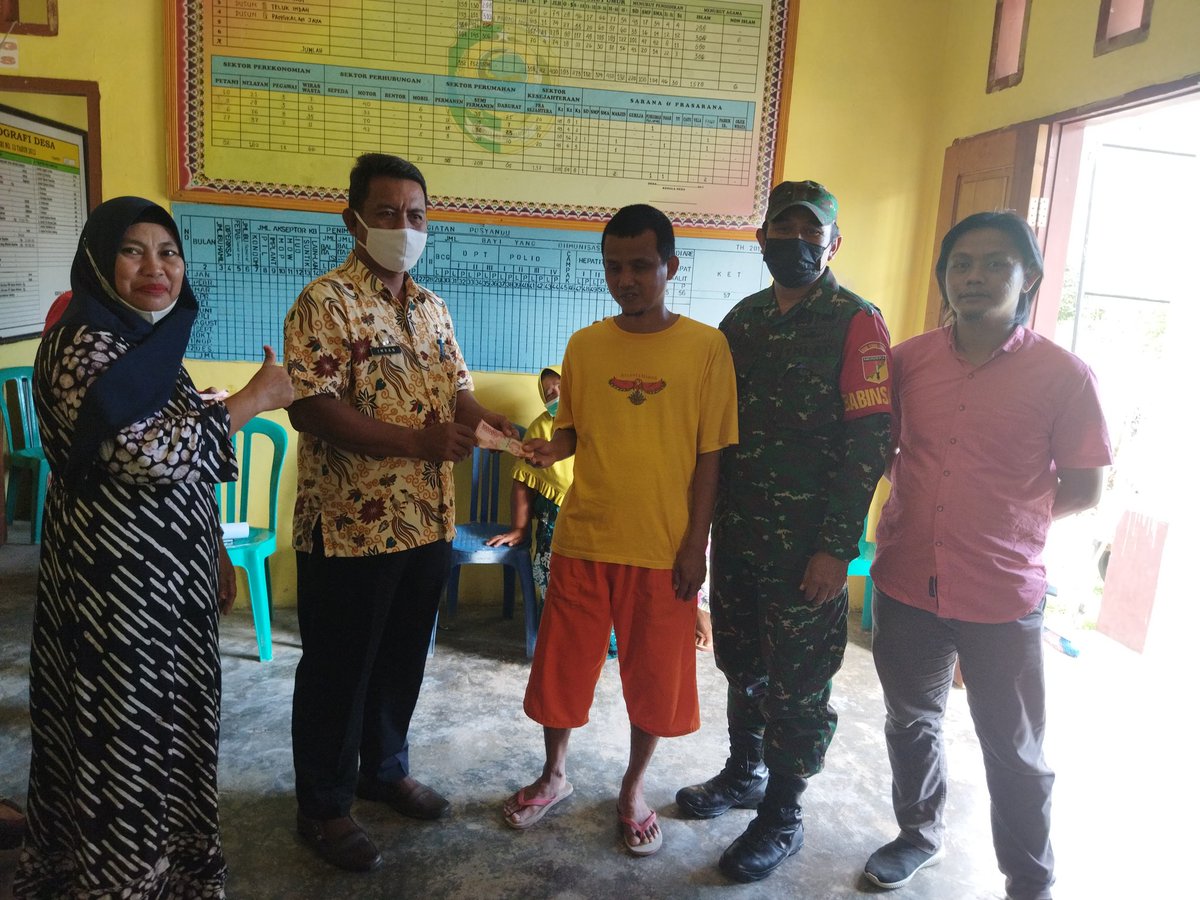 Citizen_Tomini's tweet photo. Penyaluran BLT-DD diberbagai desa di Kec. Tomini, dalam beberapa bulan terakhir utk T.A 2021

#tppsulteng #tppparimo
@bbgtriawan4 @HanafiSulteng @wahiddhoel84 @kemendespdtt https://t.co/PizePaqi4r