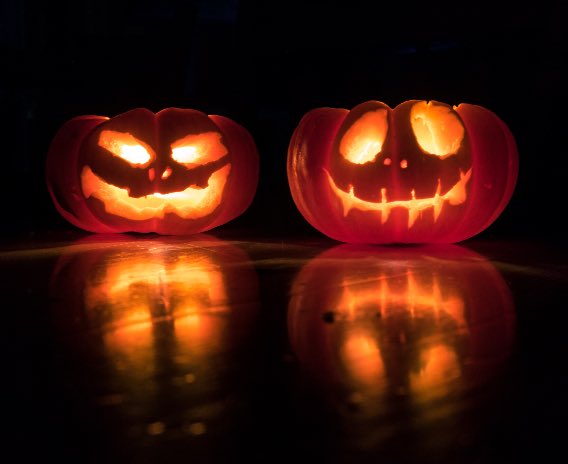 trousnoirs's tweet photo. Halloween existe depuis environ 6 000 ans et elle est censée avoir vu le jour en Irlande vers 4 000 avant JC. #halloween2021 https://t.co/6cgN5hagZh