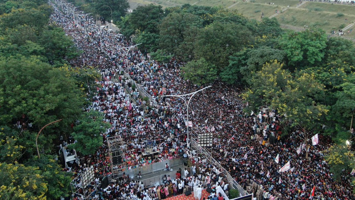 JanaSenaParty's tweet photo. జనసేన పార్టీ అధ్యక్షులు శ్రీ @PawanKalyan గారు విశాఖ ఉక్కు సభలో జన ప్రభంజనం.

#JSPForVizagSteelPlant https://t.co/RfcpJ9CPqV