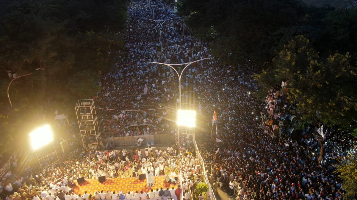 JanaSenaParty's tweet photo. జనసేన పార్టీ అధ్యక్షులు శ్రీ @PawanKalyan గారు విశాఖ ఉక్కు సభలో జన ప్రభంజనం.

#JSPForVizagSteelPlant https://t.co/RfcpJ9CPqV
