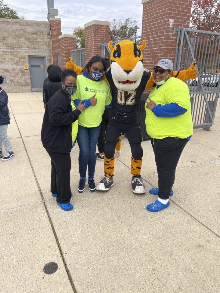 zphibmaryland's tweet image. Maryland Sorors out volunteering at the Autism Walk this morning! Thank you for your service, Sorors! 

#zetaphibeta #atlanticregionzetas #zphibmd #autismawareness