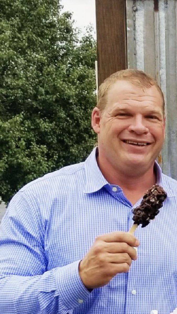 Thevernond's tweet photo. @TheLapsedFan He’s eating shit on a stick. #lapsed #mayorkane https://t.co/IQgACXoFa4