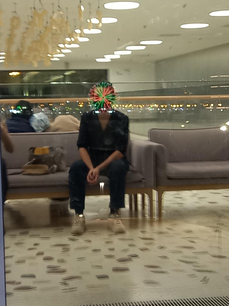 FunnyChul06's tweet photo. Когда попросила сфоткать https://t.co/FXOOJ3r2pZ