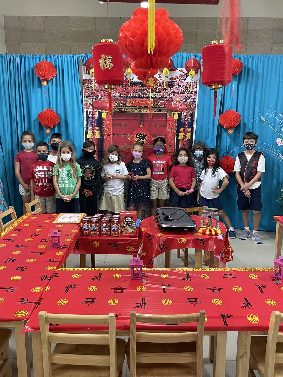 Crisaua's tweet photo. It was such a fun and educational @literacyWeek @ISAruba This year was all about Japanese and Chinese cultures. From shadow plays, to making Gyozas. It’s really more fun at @ISSCommunity https://t.co/BPCld8Hifz
