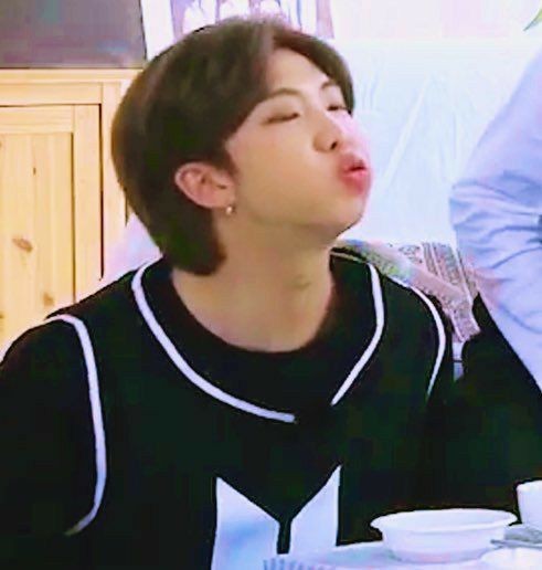 luwithnamu's tweet photo. namjoon gracias por existir y esforzarte tanto,,estoy muy orgullosa de ti<3
namjoon weverse namjoon concert namjoon perfect #NAMJOON #Namjooning #namjoonsub #namjoonsoft https://t.co/eHukTRK7WI
