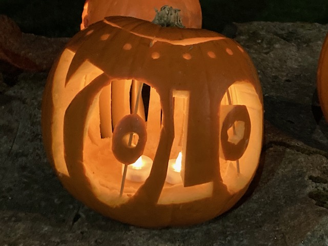 BeesGrenoGreen's tweet photo. A selection of #pumpkins we put on display on #Grenoside #Green last night. Which one do you like? #Sheffield #Sheffieldissuper #halloween2021 https://t.co/5jd0VxgAZ3