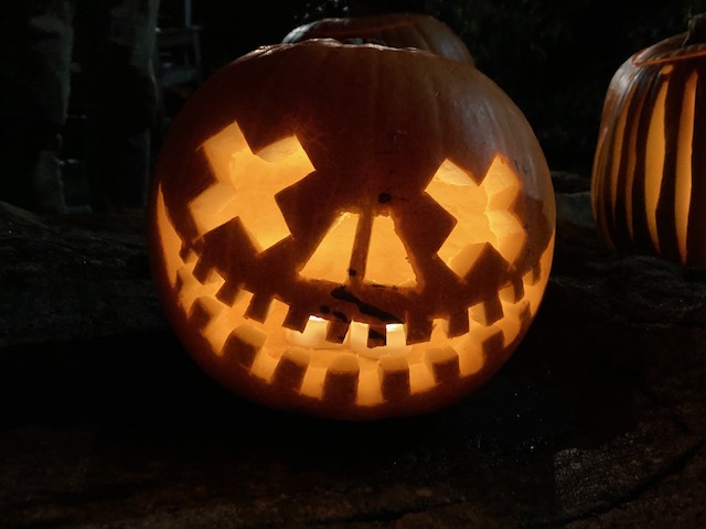BeesGrenoGreen's tweet photo. A selection of #pumpkins we put on display on #Grenoside #Green last night. Which one do you like? #Sheffield #Sheffieldissuper #halloween2021 https://t.co/5jd0VxgAZ3
