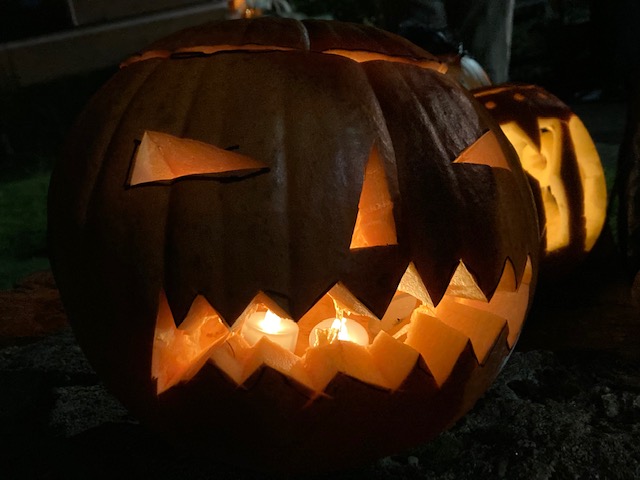 BeesGrenoGreen's tweet photo. A selection of #pumpkins we put on display on #Grenoside #Green last night. Which one do you like? #Sheffield #Sheffieldissuper #halloween2021 https://t.co/5jd0VxgAZ3