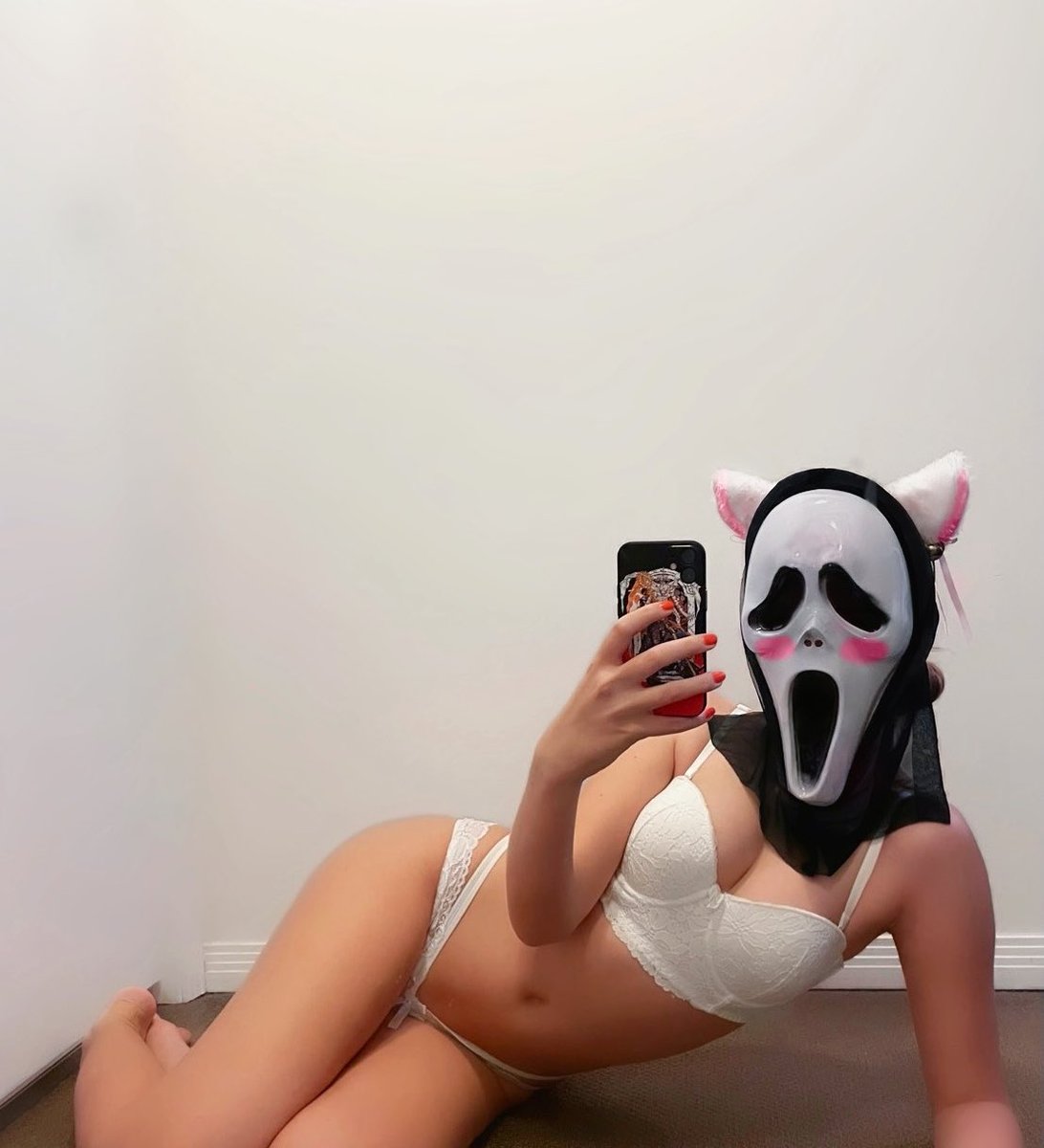 ghostface but make it kawaiipic.twitter.com/VfbLFnOMHX 