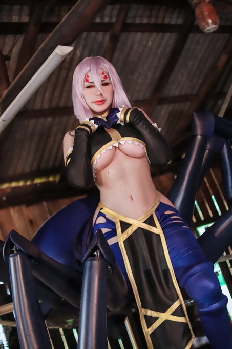 🎃 Happy Halloween!!!🎃  Hope you have a spoopy day ~~  Arachne was a big project and one of my dream cosplays<a href="/tag/mobbunny"class="tags"><span>#mobbunny</span></a>