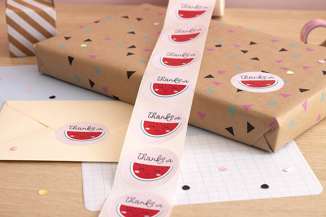 heegoodies's tweet photo. Ook al is het vandaag Halloween, bij ons draait het vandaag allemaal even om een familielid van de pompoen. 🎃 Meet our third character uit de #Kawaii collectie: ‘Melon’! 🍉 Je vind Melon op onze nieuwe #cadeaustickers &amp; een handige #weekplanner. Shoppen: https://t.co/46Rd57nFxY. https://t.co/76hsBtSrFW