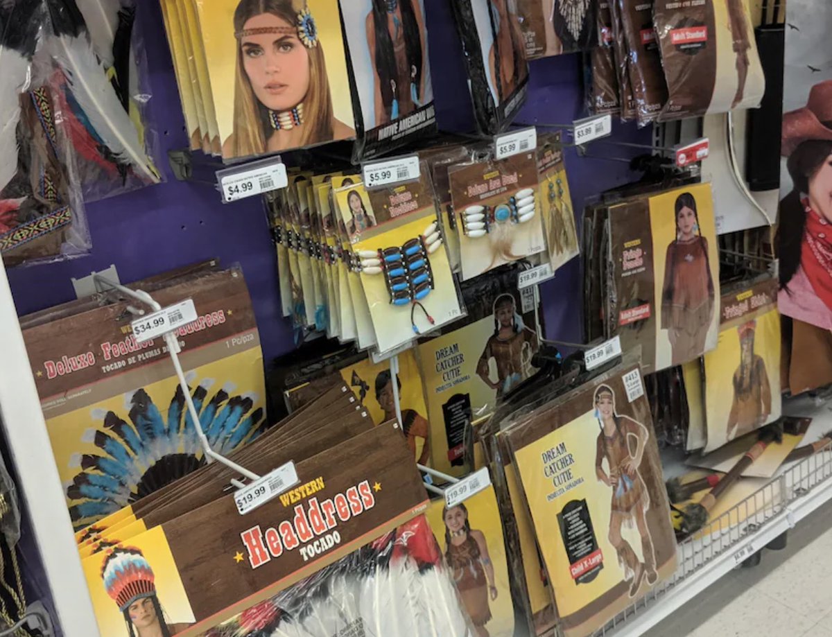 Important reminders for Halloween. Please share: 
Native Halloween Costumes Are Offensive, Support Native Designers Instead via <a href="/TeenVogue/">Teen Vogue</a>  ow.ly/KULU50GBV13 And <a href="/washingtonpost/">The Washington Post</a> A culture, not a costume ow.ly/we7N50GBV0T