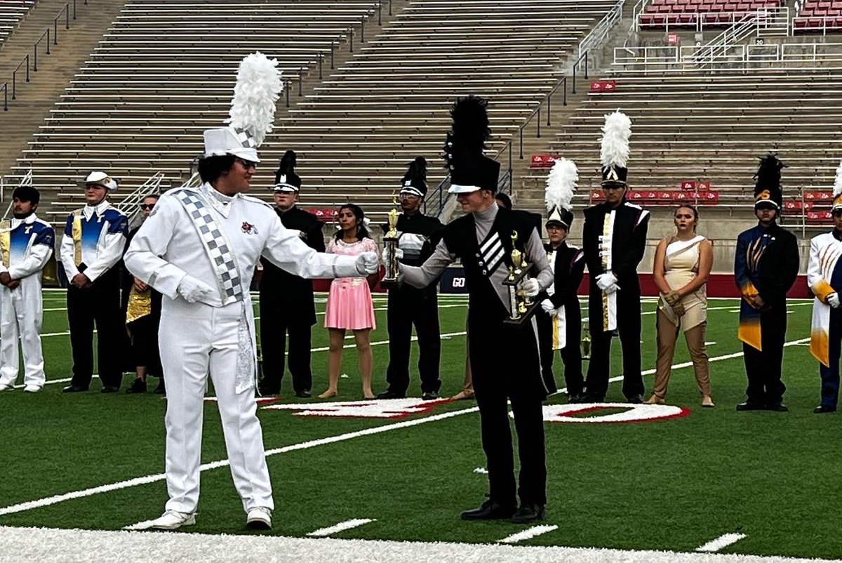 cloviswestmusic's tweet photo. An outstanding performance at Fresno State’s Sierra Cup Classic! 2nd in class and caption awards for Visual and Percussion!
#WhereWeOughtToBe #CWMB #SierraCupClassic https://t.co/VYUoyOZ8MT