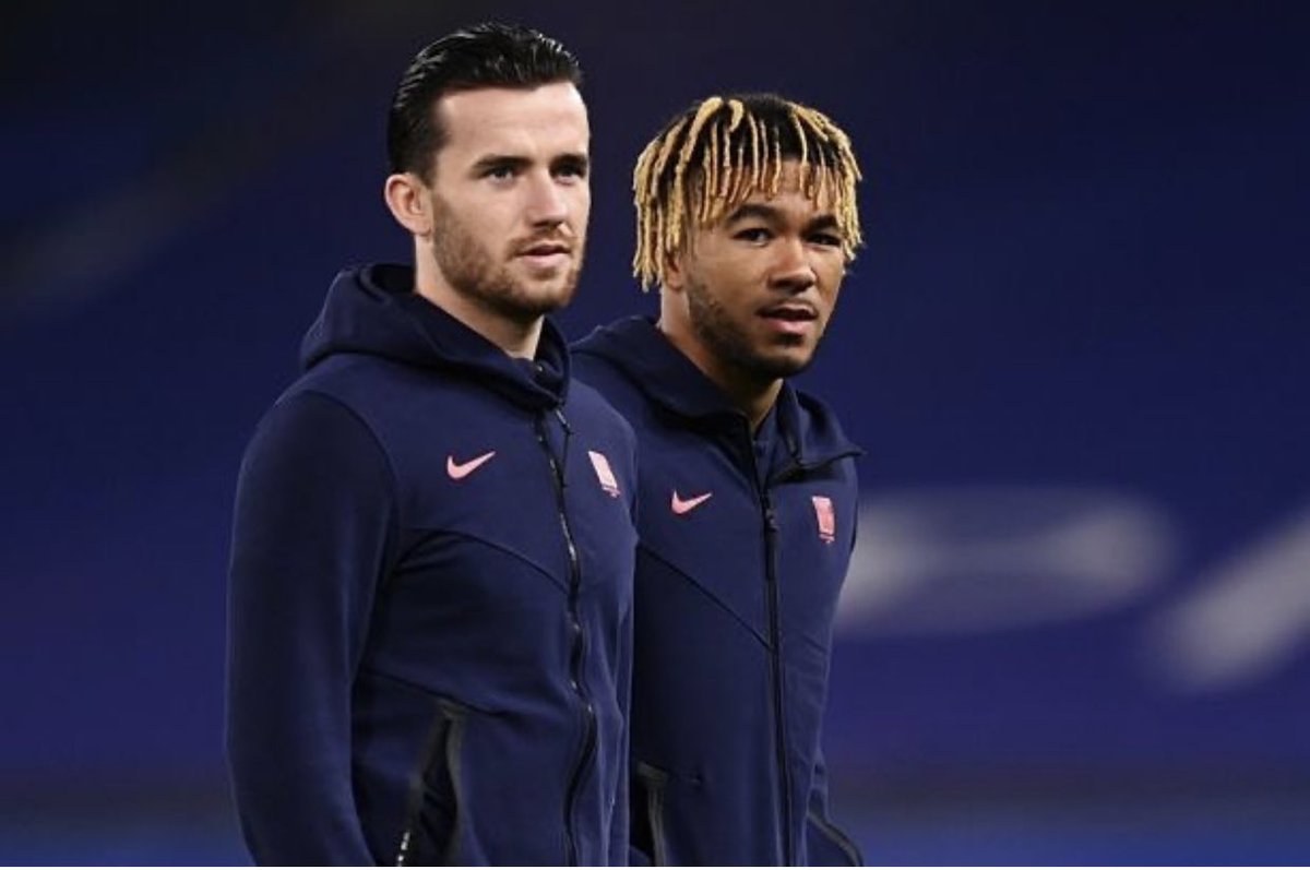 Или они или футбол. Cristiano ronaldo штрафной. Положение вне игры. Футбольное поле по зонам. Marc andre ter stegen нойер.