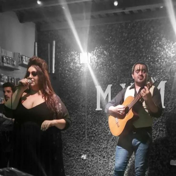 Guille_Gallardo's tweet photo. GRACIAS Maru Galluzzo y a ese hermoso equipo que nos hicieron reir tanto, hermoso haber compartido escenario y brindo por los show que se vienen.
Halloween en @mxm_bar  prepárate para lo que viene!! #masfiesta #diversion #humor #alegria #musica  

@nevyshow 
@aleeromm 
@Guille_Ga https://t.co/G1Q2xnXoyV