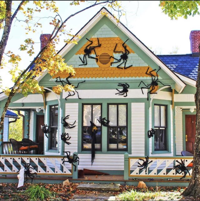 baoktiger's tweet photo. Happy Halloween!!! Me brides favorite night of the year in #EurekaSprings. She & House are ready. #stopby #HappyHalloween2021
Personally, I’m coming off a @CowboyFB HOCO Win High & counting minutes until GIA doors open fir @OSUMBB and @OSUWBB this week!!! #GoPokes #fillGIA https://t.co/YtndTu1nU5