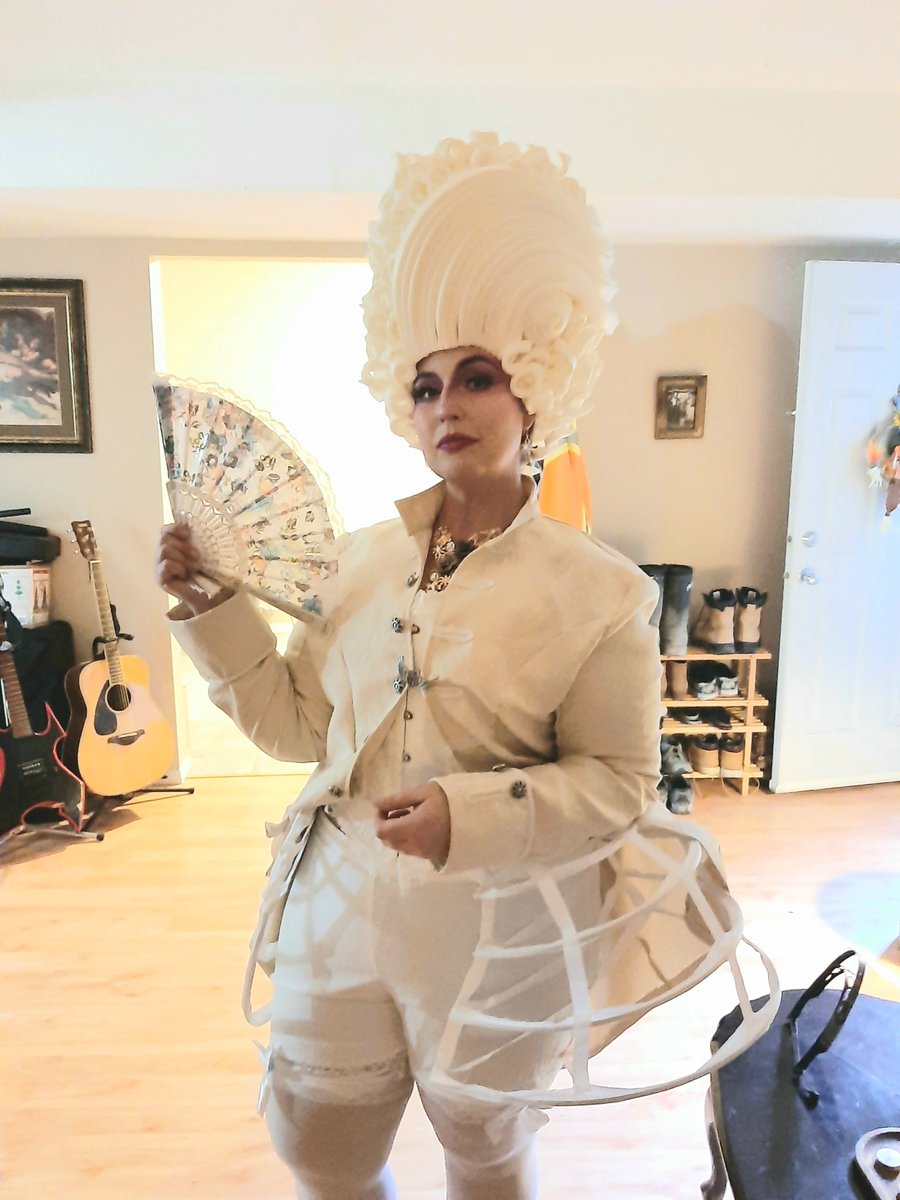 Novocaine_Injec's tweet photo. I went to a Hallowe'en get together last night and had great fun!
Cheers to making new friends!

#happyhalloween🎃
#HappySamhain

#picoftheday #dragartist #dragqueen #dragking #yvr #marieantoinette #vintage #foamwigs #happy #BlessedAndGrateful #vaccinated https://t.co/XocMPGYMXY