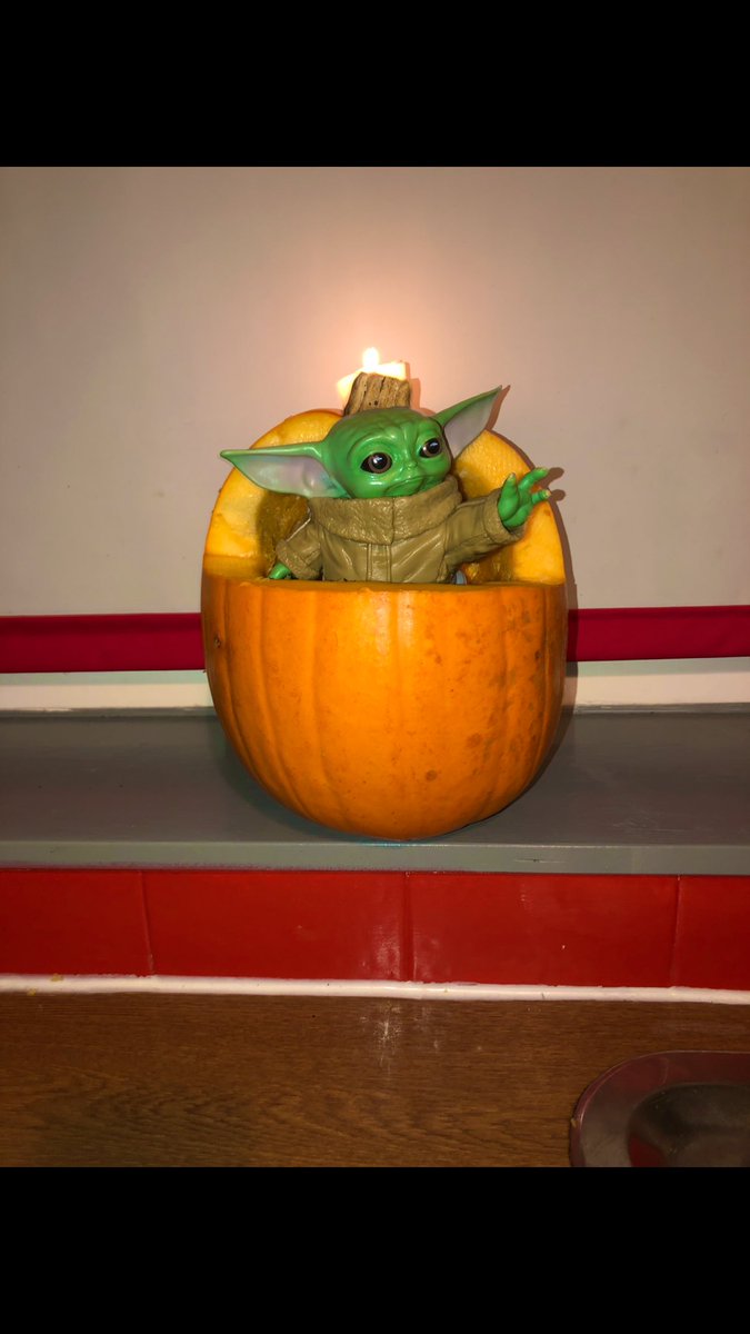 ItsCraigs's tweet image. Happy Halloween🎃 My attempt of carving a pumpkin basket for baby yoda(grogu)😂🎃 #halloween2021 #HappyHalloween2021 #pumpkin #Grogu #GroguHalloweenParty2021