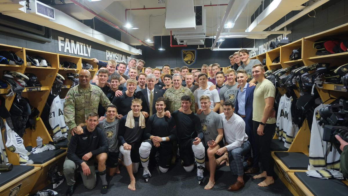 It was great to be able to celebrate last nights win with the ⁦⁦<a href="/thejointstaff/">The Joint Staff 🇺🇸</a>⁩ and the Supe. Appreciate them taking the time to speak with ⁦<a href="/ArmyWP_Hockey/">Army Hockey</a>⁩. #leaders #AHF