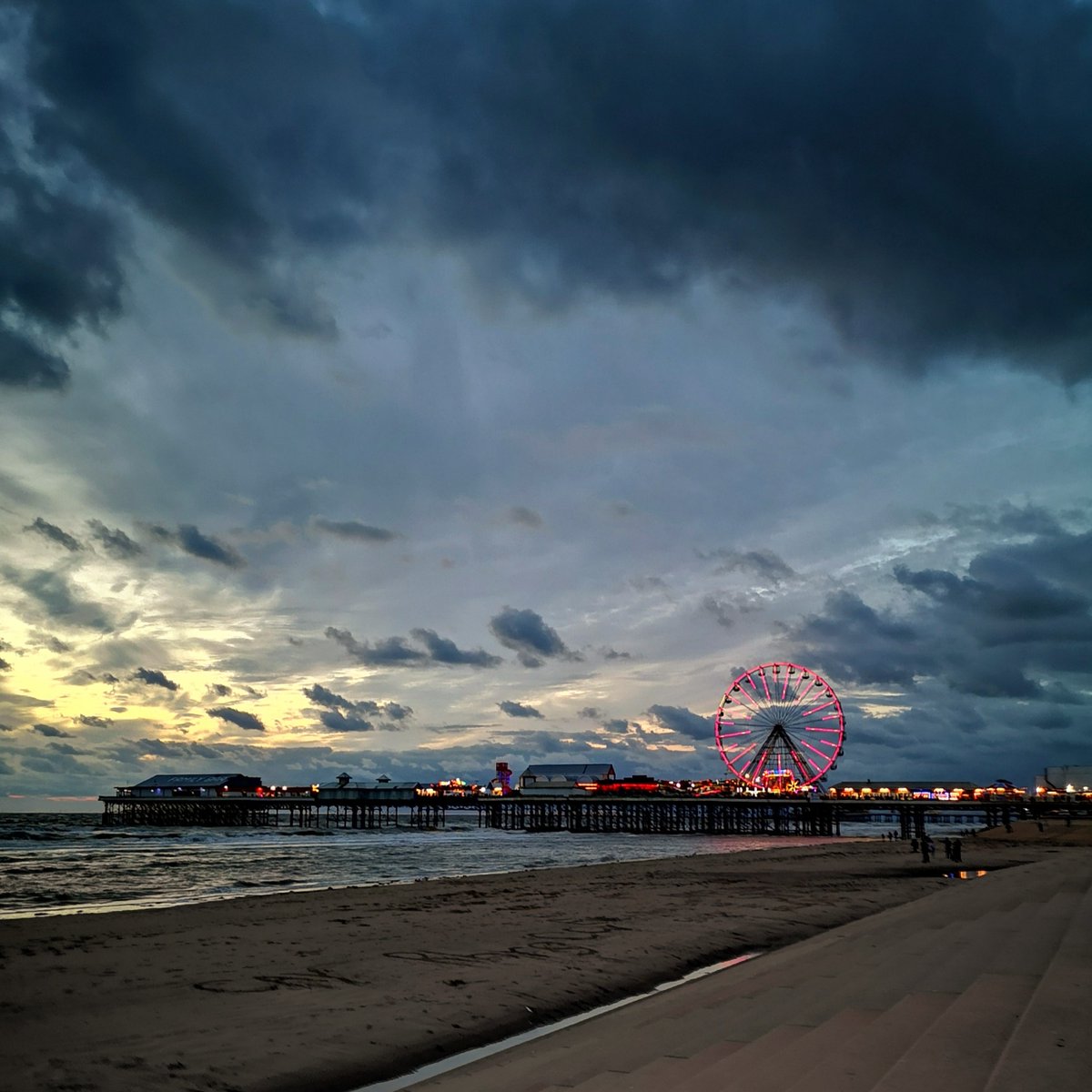 Kate-M-Yates tweet media