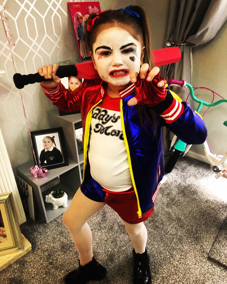 Happy Halloween #HarleyQuinn @Plant_Hughes ellaleigh ❤️🖤💙