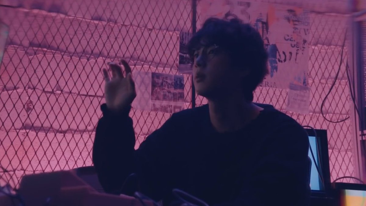 92jinlovrss's tweet photo. Seokjin hacker DIOS SANTO 

 #TheMusicVideo  #BUTTER  #PCAs @BTS_twt https://t.co/9LdDRotoa8