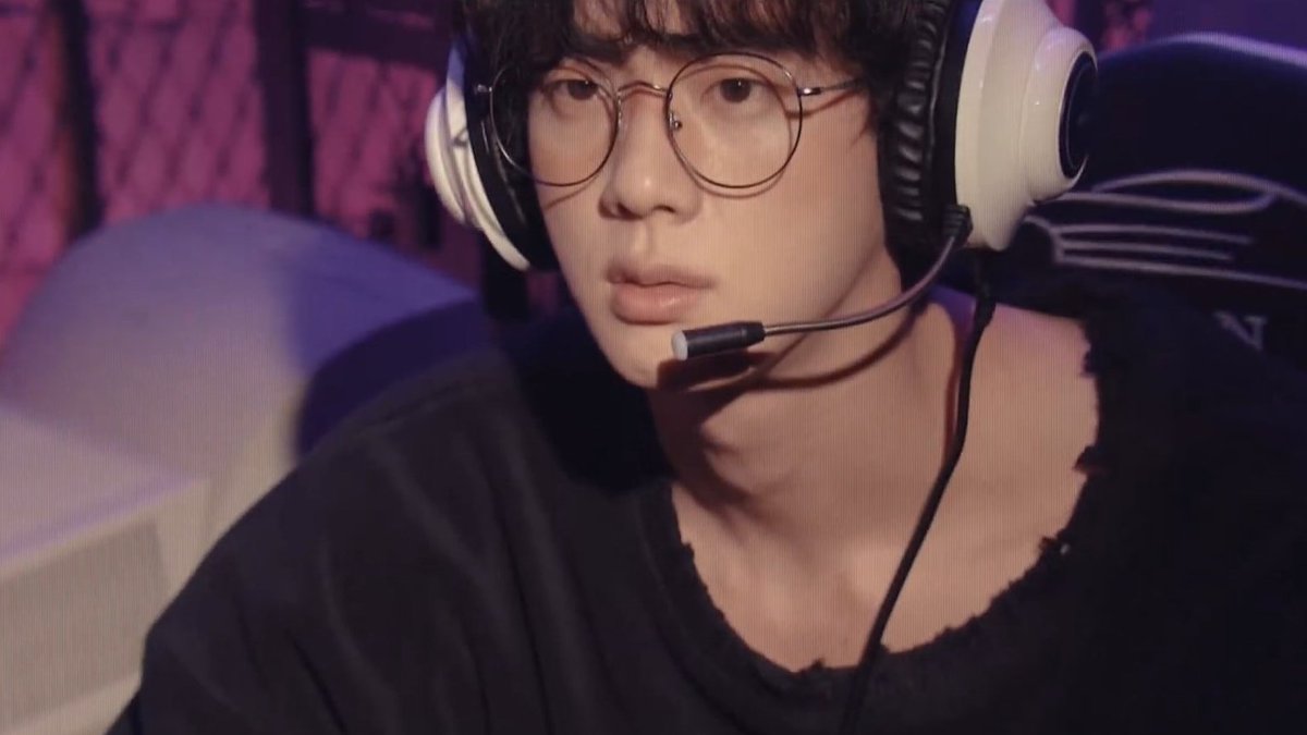 92jinlovrss's tweet photo. Seokjin hacker DIOS SANTO 

 #TheMusicVideo  #BUTTER  #PCAs @BTS_twt https://t.co/9LdDRotoa8