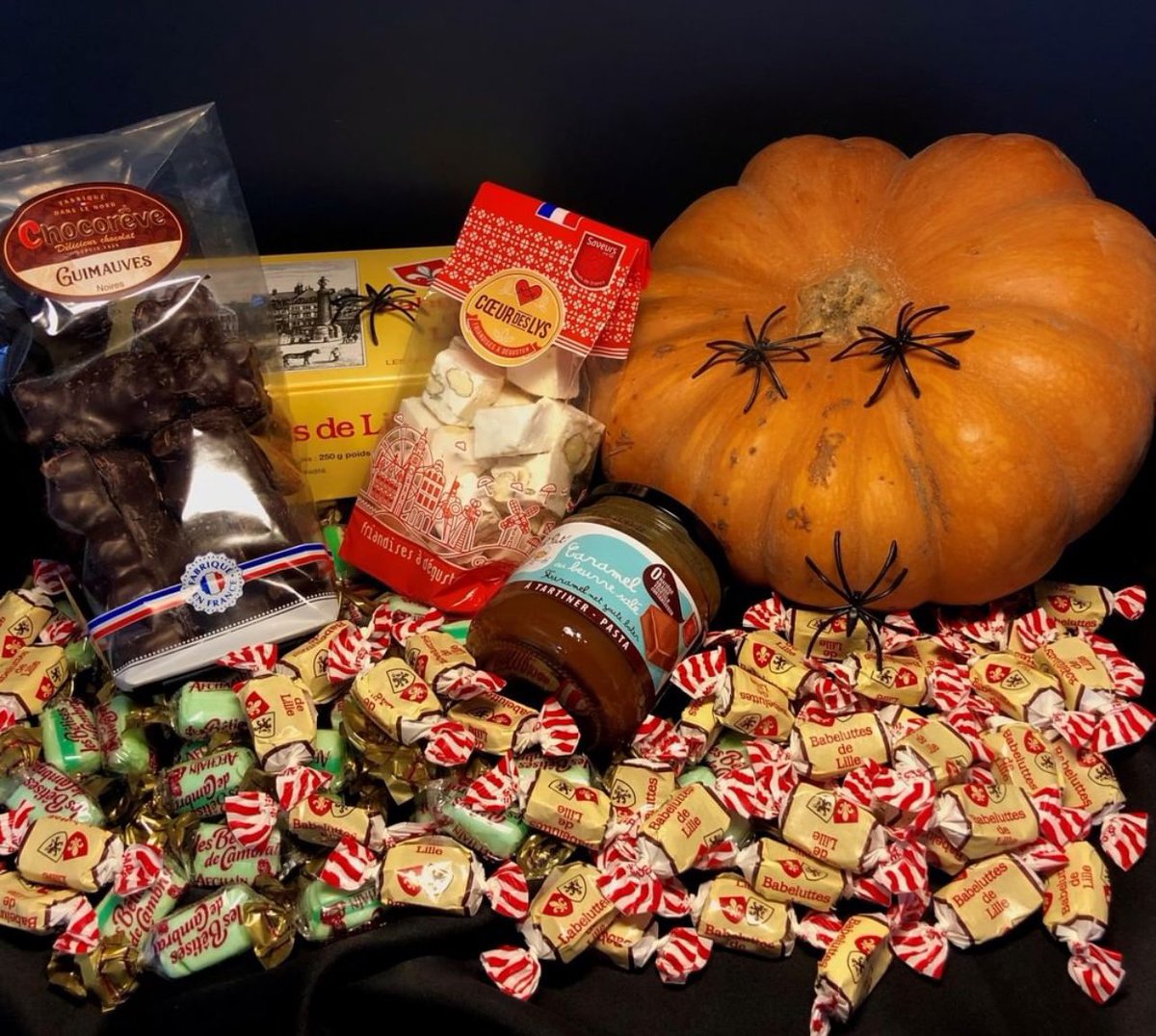 departement59's tweet photo. [Jeu concours] Un bonbon ou un sort ? 🧟 Gagnez ces friandises #MadeIn59 avec @saveursenor. Ça se passe sur notre Instagram. Bonne chance à tous 🍀👉 https://t.co/O2c9EyaHQl #halloween2021 #halloween https://t.co/FfjO1j99B1