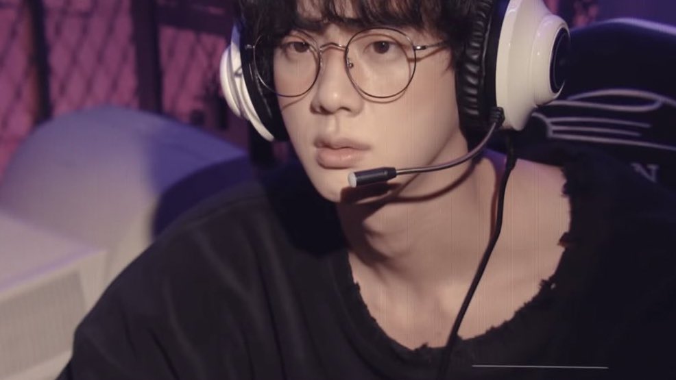 jingallery's tweet photo. computer science major #JIN https://t.co/tcmPmeeOEM