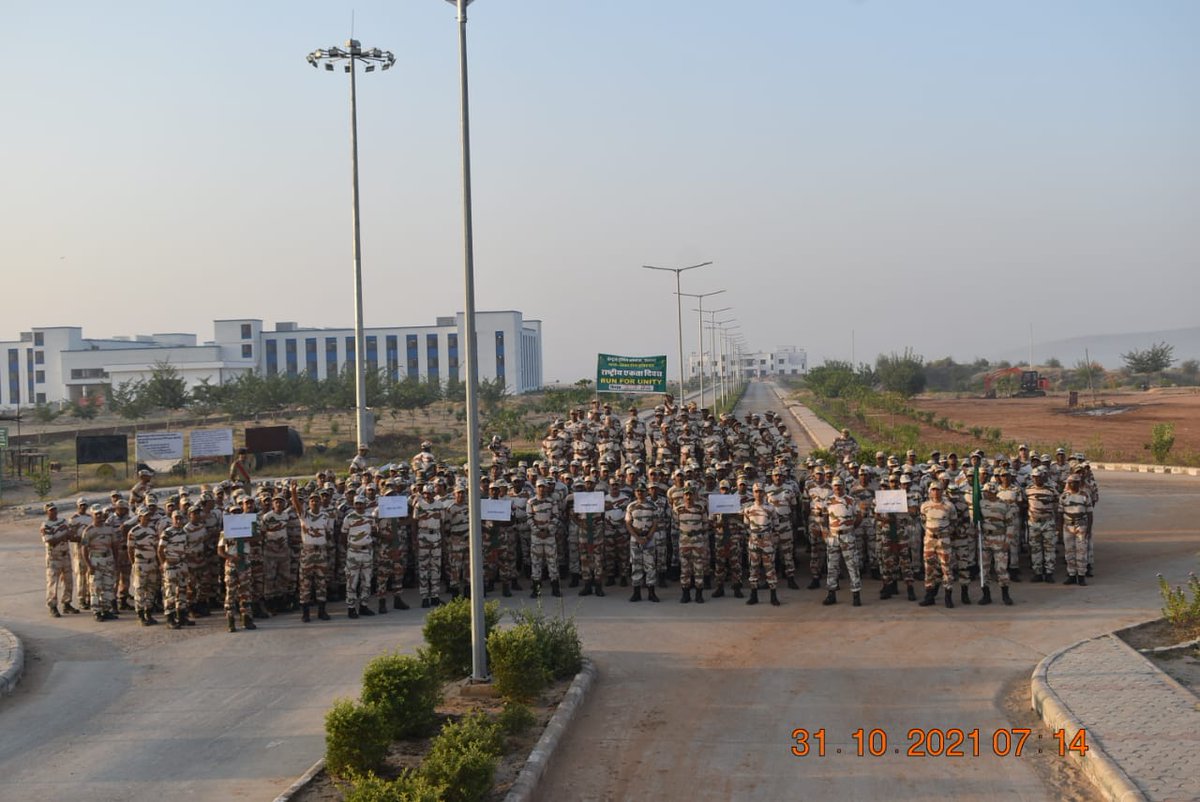 ITBP_official's tweet image. CTC ITBP Alwar, Rajasthan observed the #NationalUnityDay2021. #NationalUnityDay pledge was administered to all personnel at the Institute. A Unity Run and March Past was also organised on the occasion.
#Himveers