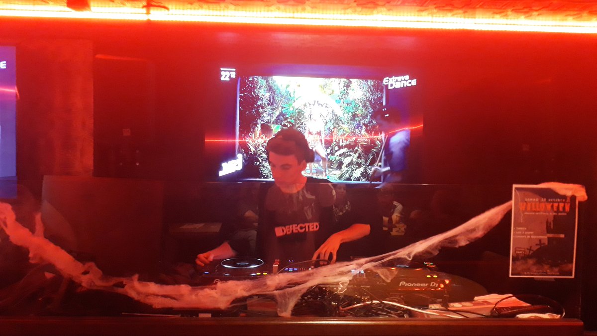 MIXAM1's tweet photo. 🇫🇷 MERCI À VOUS 🧡

D'être venu hier soir fêter Halloween au Mr Fogg's 🎃
L'ambiance était 🔝, Chaleureuse &amp; Magnifique 🥰
On se revoit très vite 😉🔥 https://t.co/Ng0zmMSujO